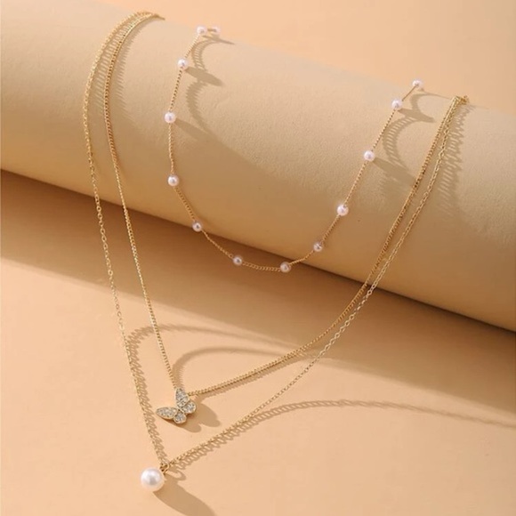 Gorgeous Faux Pearl Butterfly Necklace - 3 pieces - Picture 2 of 4